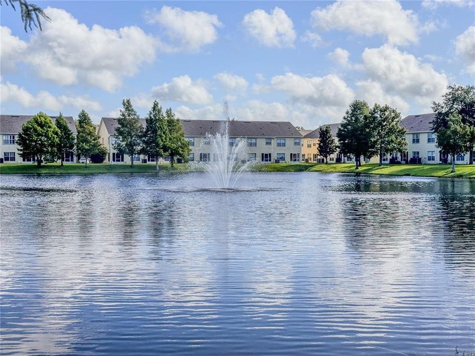 Activo con contrato: $295,000 (4 camas, 3 baños, 1873 Pies cuadrados)