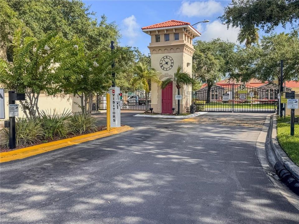 Activo con contrato: $295,000 (4 camas, 3 baños, 1873 Pies cuadrados)