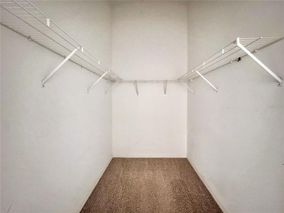 Activo con contrato: $295,000 (4 camas, 3 baños, 1873 Pies cuadrados)