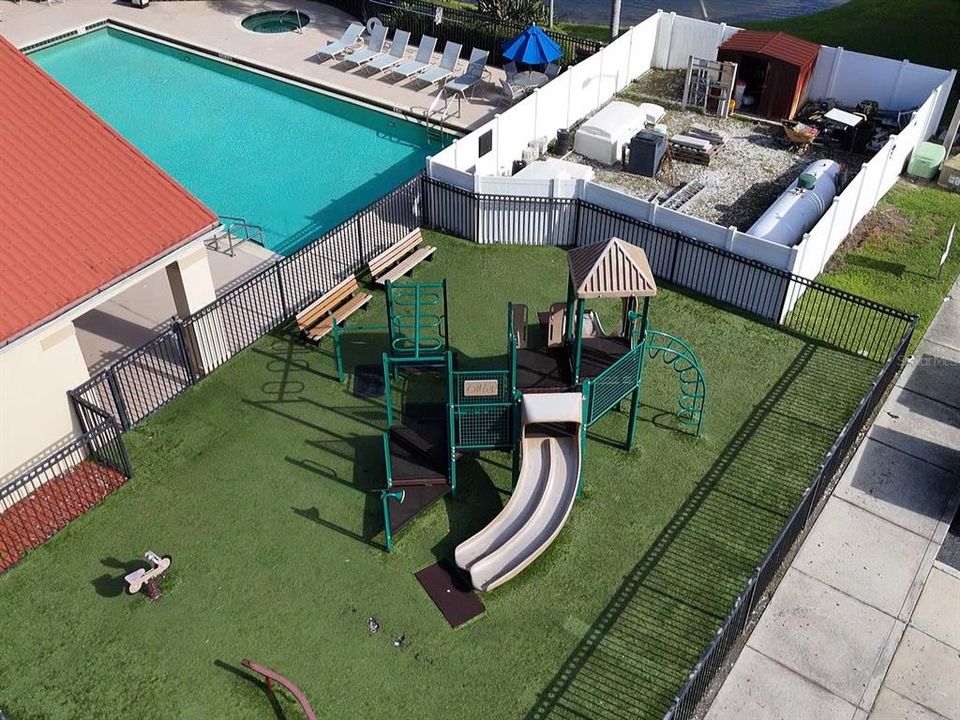 Activo con contrato: $295,000 (4 camas, 3 baños, 1873 Pies cuadrados)