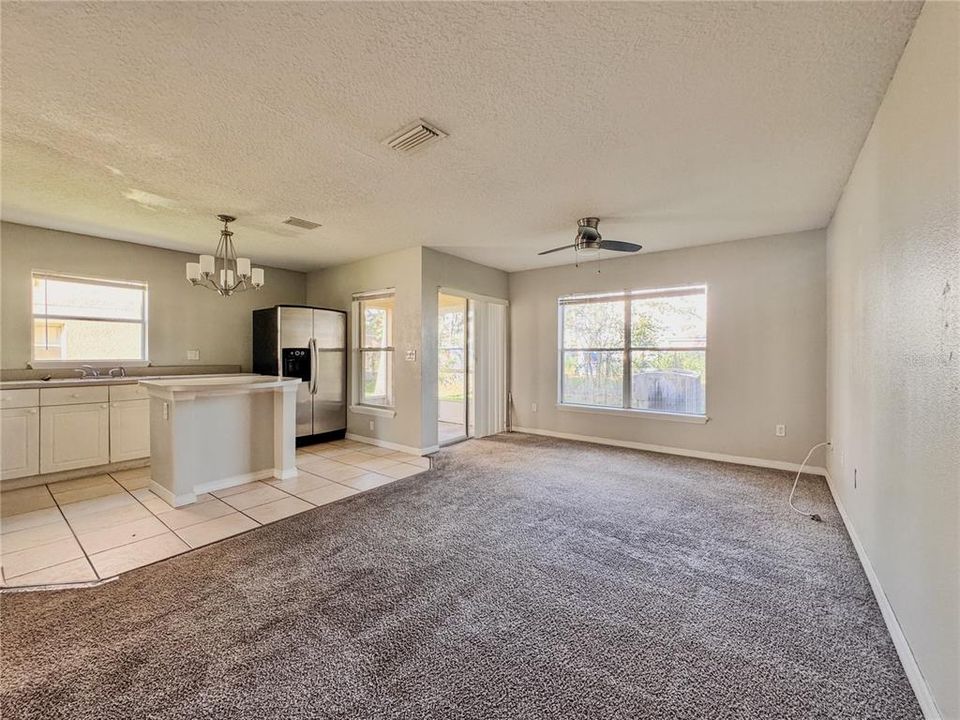 Activo con contrato: $295,000 (4 camas, 3 baños, 1873 Pies cuadrados)