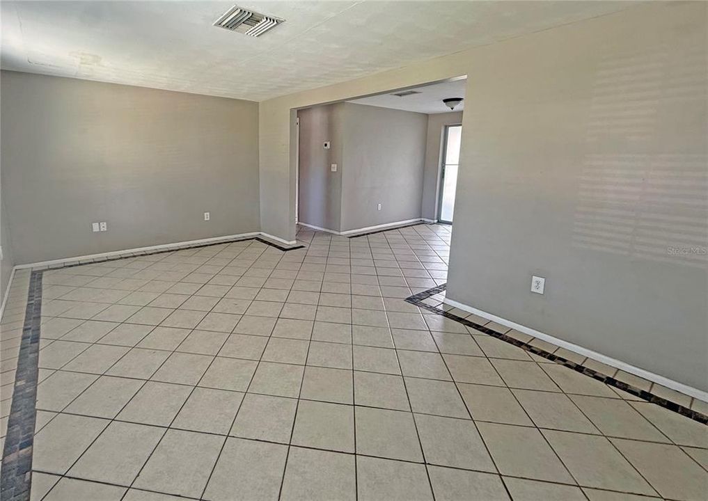 Activo con contrato: $1,400 (2 camas, 1 baños, 848 Pies cuadrados)