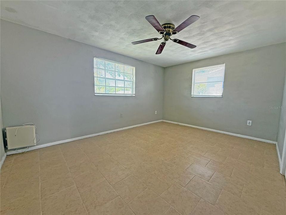 Activo con contrato: $1,400 (2 camas, 1 baños, 848 Pies cuadrados)