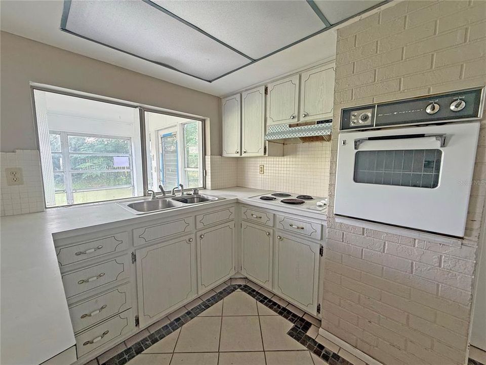 Activo con contrato: $1,400 (2 camas, 1 baños, 848 Pies cuadrados)