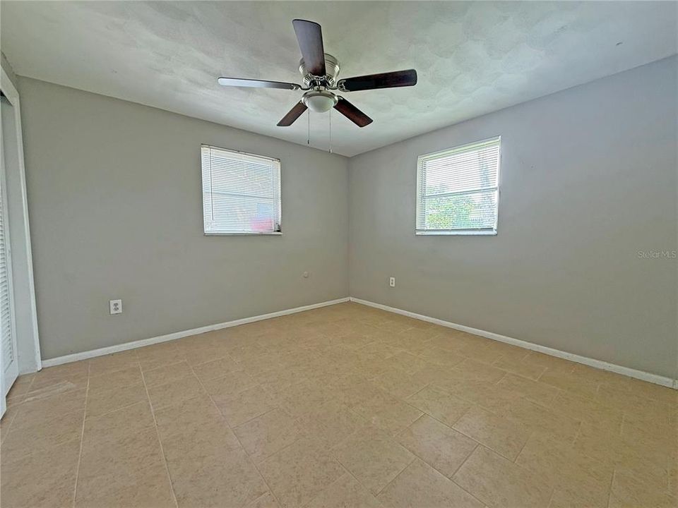 Activo con contrato: $1,400 (2 camas, 1 baños, 848 Pies cuadrados)