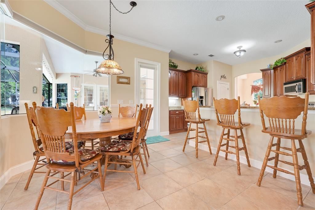 合同活跃: $749,900 (4 贝兹, 4 浴室, 3433 平方英尺)