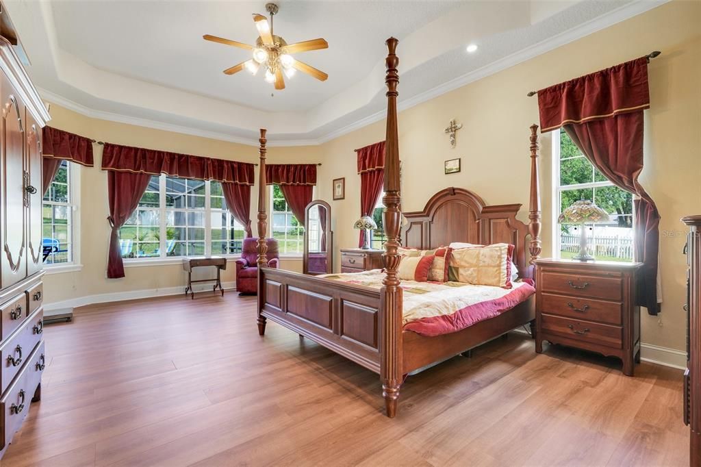 合同活跃: $749,900 (4 贝兹, 4 浴室, 3433 平方英尺)