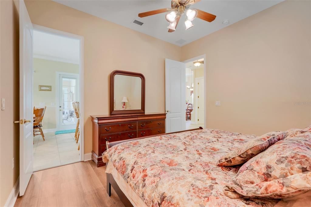 合同活跃: $749,900 (4 贝兹, 4 浴室, 3433 平方英尺)