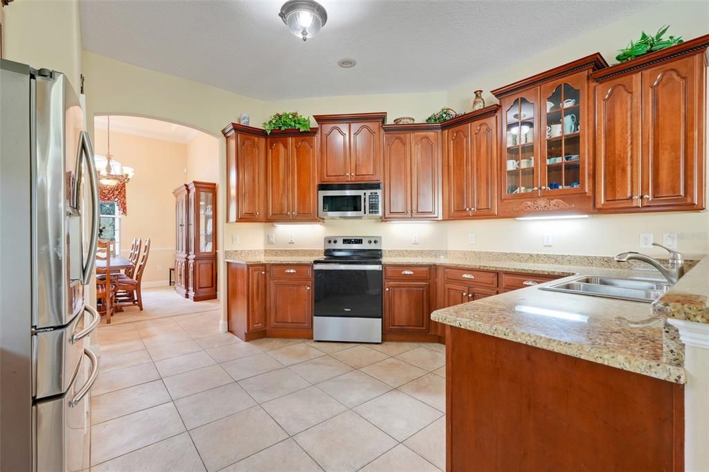 合同活跃: $749,900 (4 贝兹, 4 浴室, 3433 平方英尺)