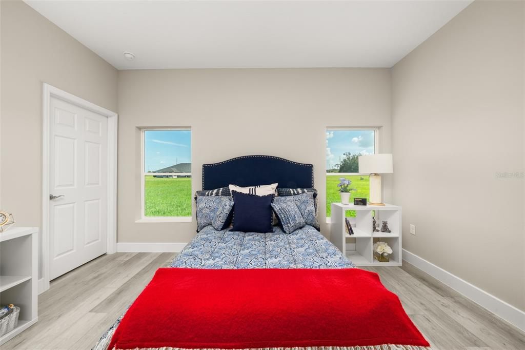 待售: $375,000 (4 贝兹, 2 浴室, 1947 平方英尺)