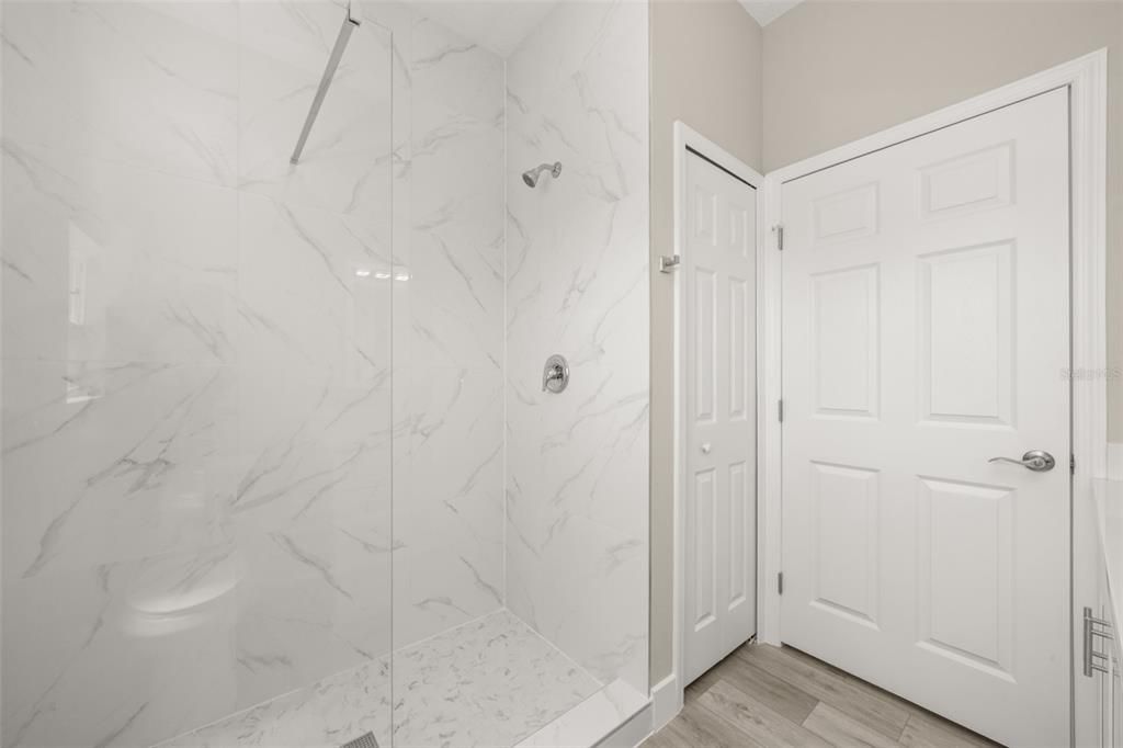 待售: $375,000 (4 贝兹, 2 浴室, 1947 平方英尺)