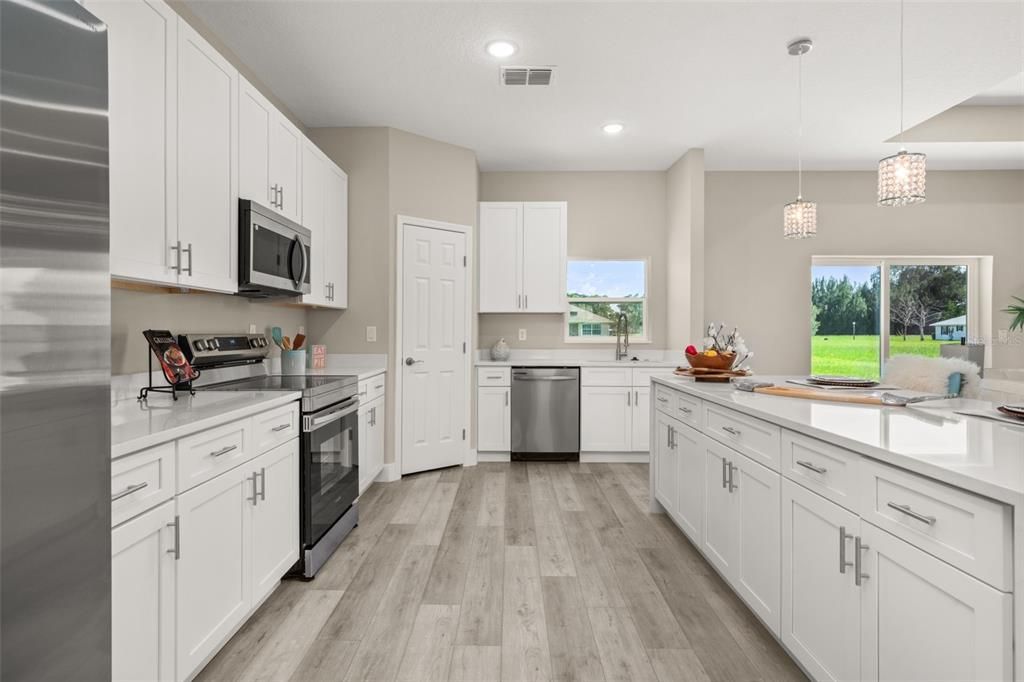 待售: $375,000 (4 贝兹, 2 浴室, 1947 平方英尺)