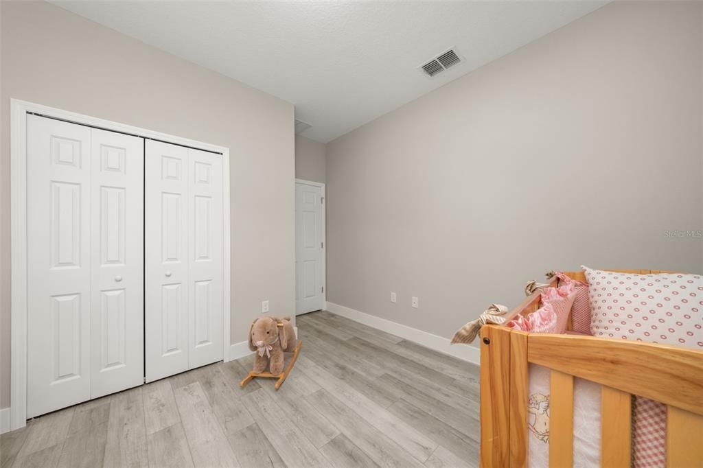 待售: $375,000 (4 贝兹, 2 浴室, 1947 平方英尺)