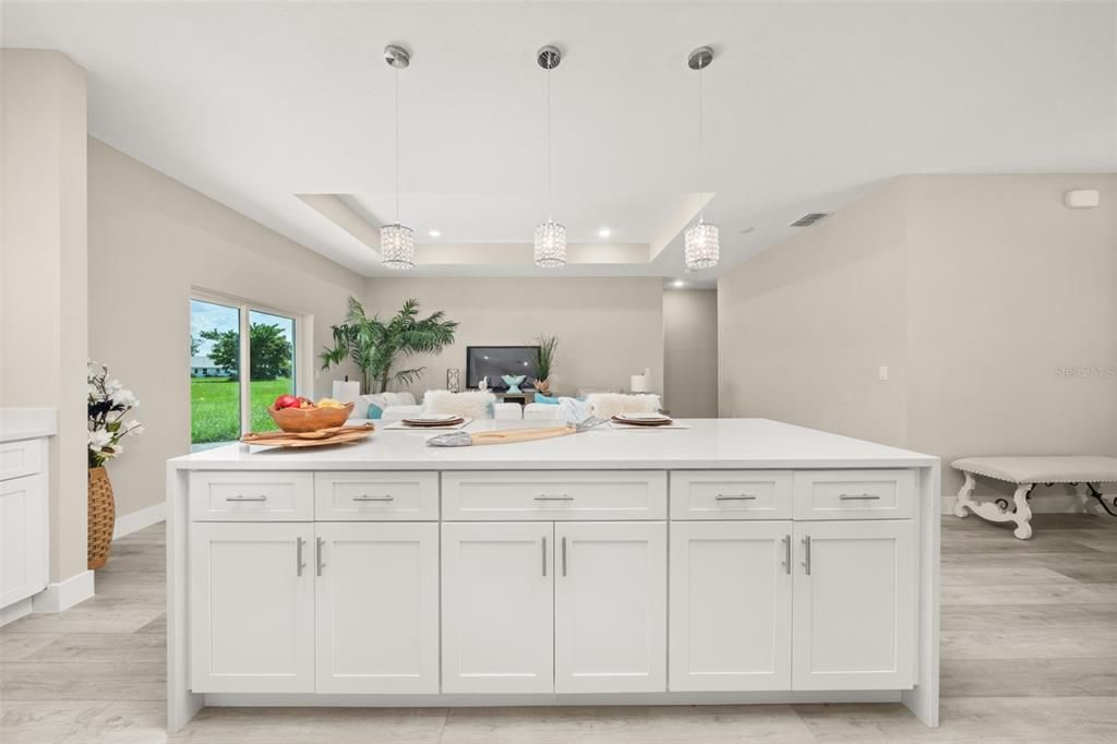 待售: $375,000 (4 贝兹, 2 浴室, 1947 平方英尺)