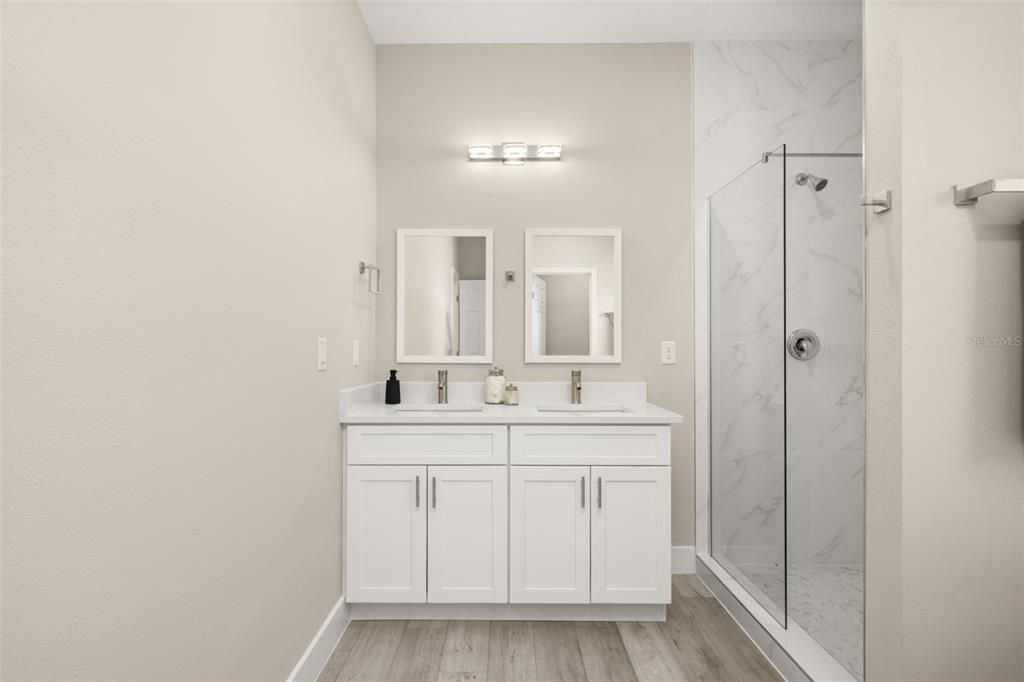 待售: $375,000 (4 贝兹, 2 浴室, 1947 平方英尺)