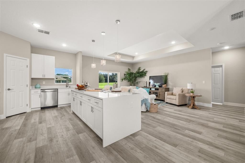 待售: $375,000 (4 贝兹, 2 浴室, 1947 平方英尺)