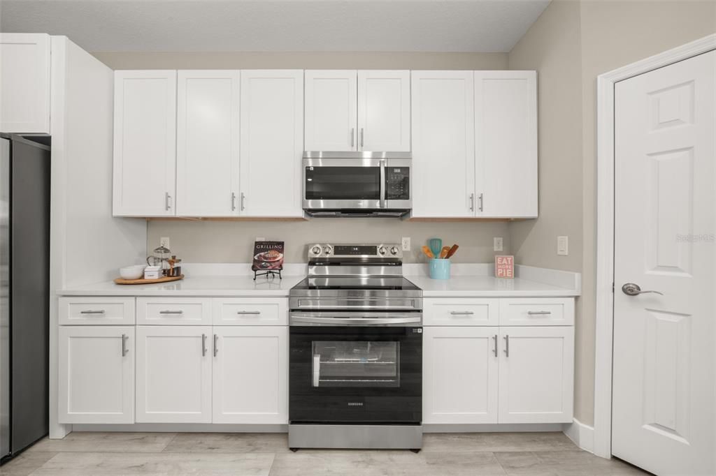 待售: $375,000 (4 贝兹, 2 浴室, 1947 平方英尺)