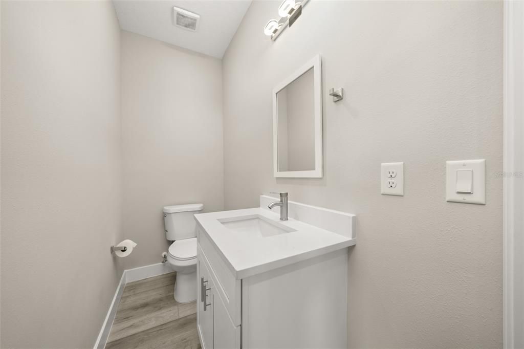 待售: $375,000 (4 贝兹, 2 浴室, 1947 平方英尺)