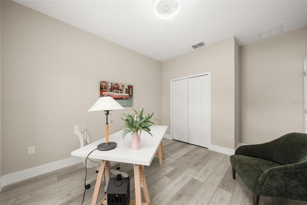 待售: $375,000 (4 贝兹, 2 浴室, 1947 平方英尺)