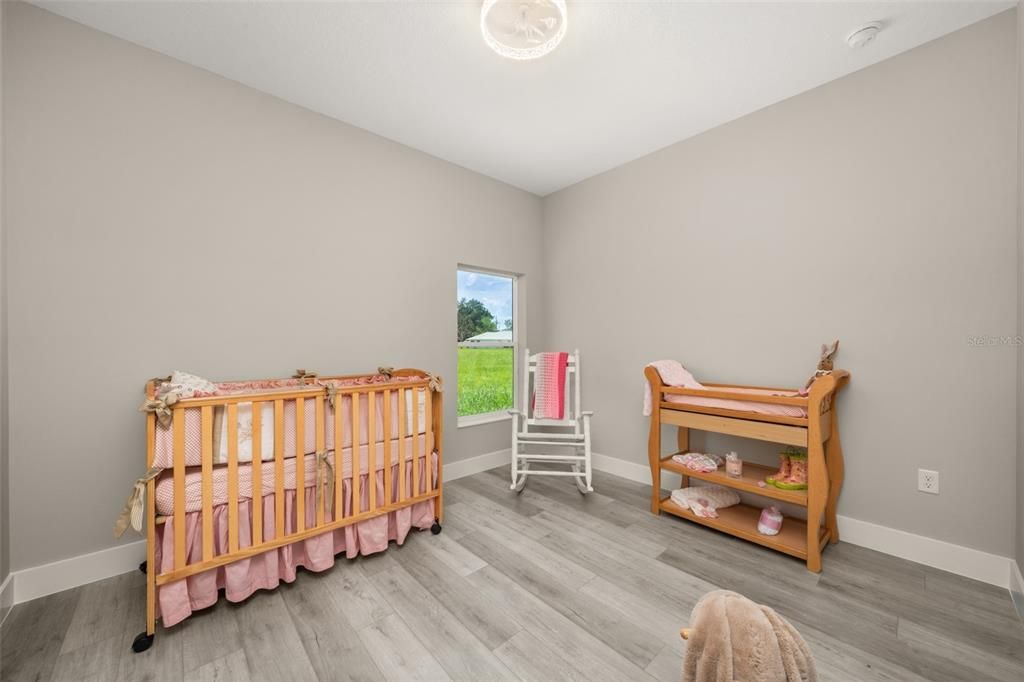 待售: $375,000 (4 贝兹, 2 浴室, 1947 平方英尺)