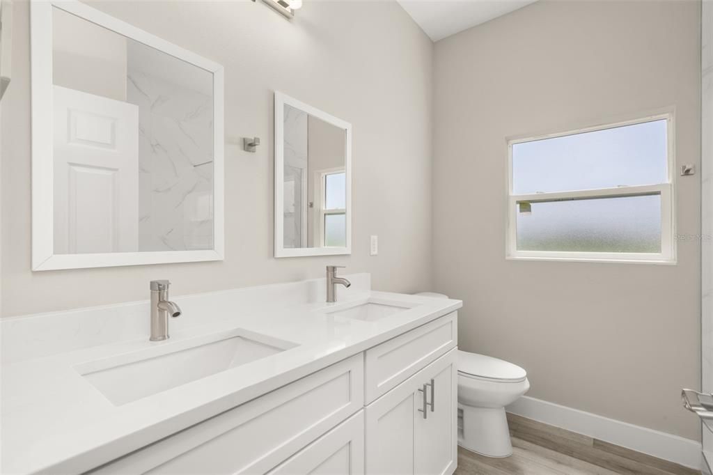 待售: $375,000 (4 贝兹, 2 浴室, 1947 平方英尺)