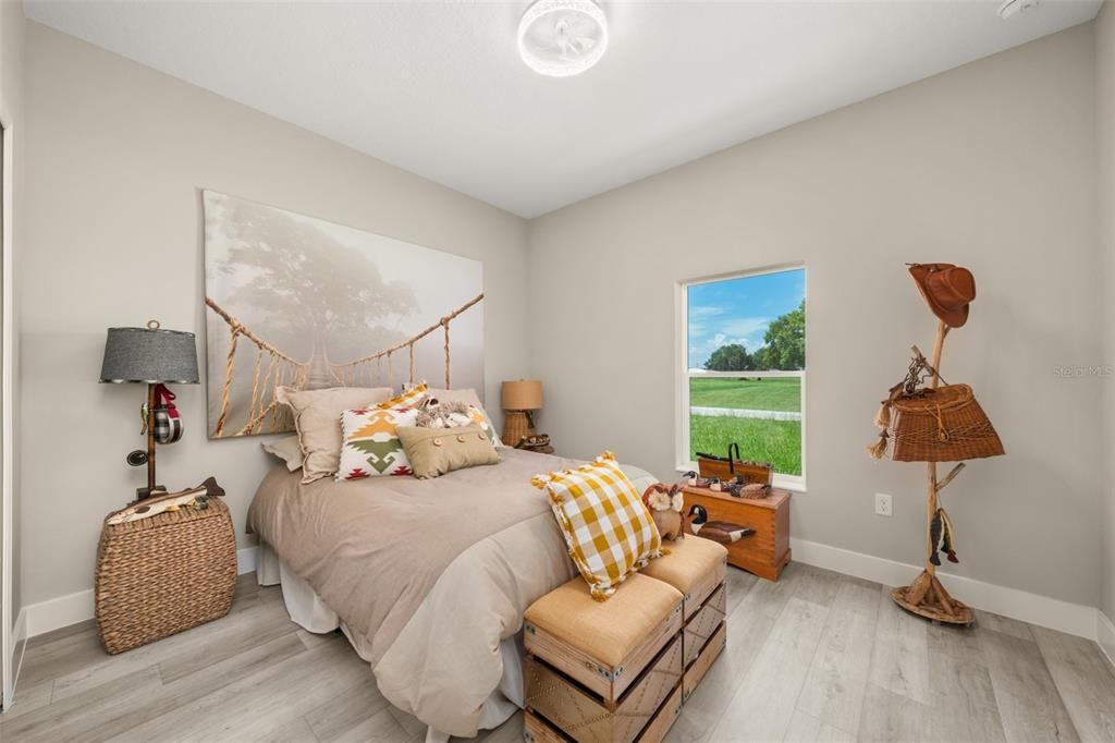 待售: $375,000 (4 贝兹, 2 浴室, 1947 平方英尺)