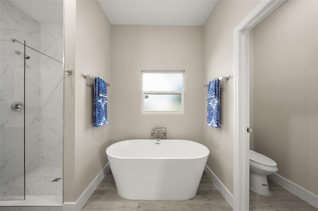 待售: $375,000 (4 贝兹, 2 浴室, 1947 平方英尺)