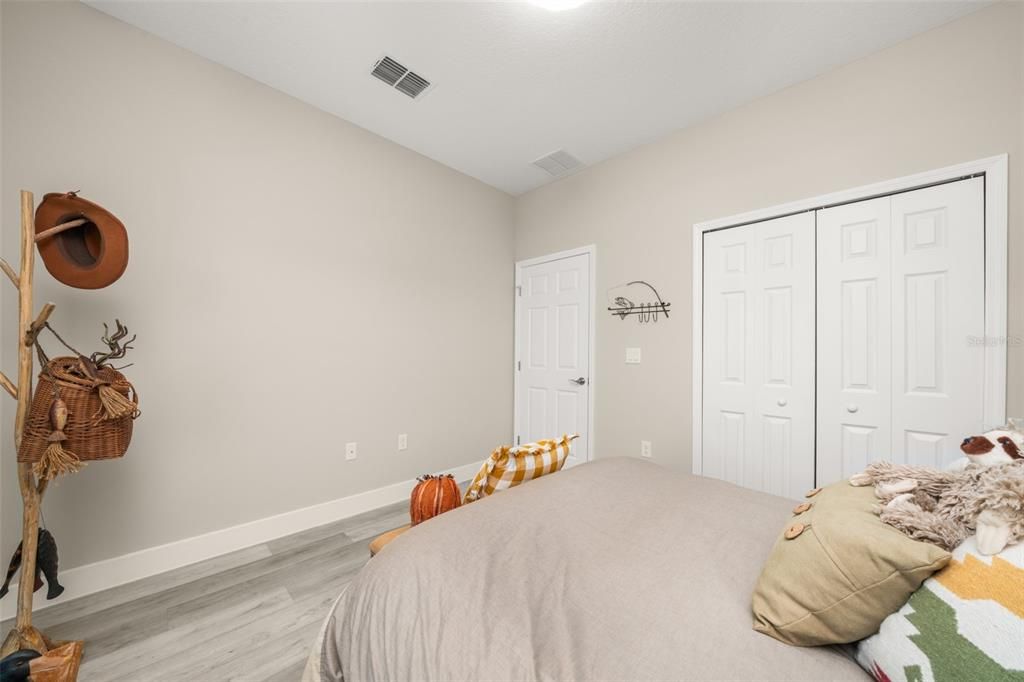 待售: $375,000 (4 贝兹, 2 浴室, 1947 平方英尺)