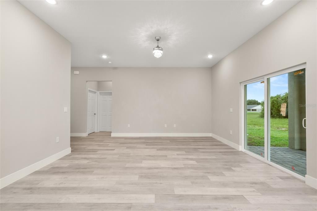 For Sale: $315,000 (3 beds, 2 baths, 1586 Square Feet)