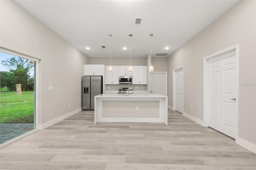 For Sale: $315,000 (3 beds, 2 baths, 1586 Square Feet)