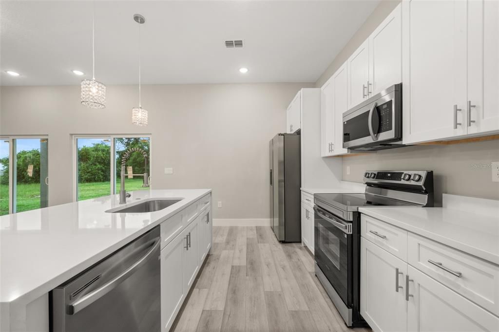 For Sale: $315,000 (3 beds, 2 baths, 1586 Square Feet)