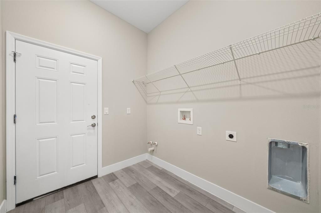 For Sale: $315,000 (3 beds, 2 baths, 1586 Square Feet)