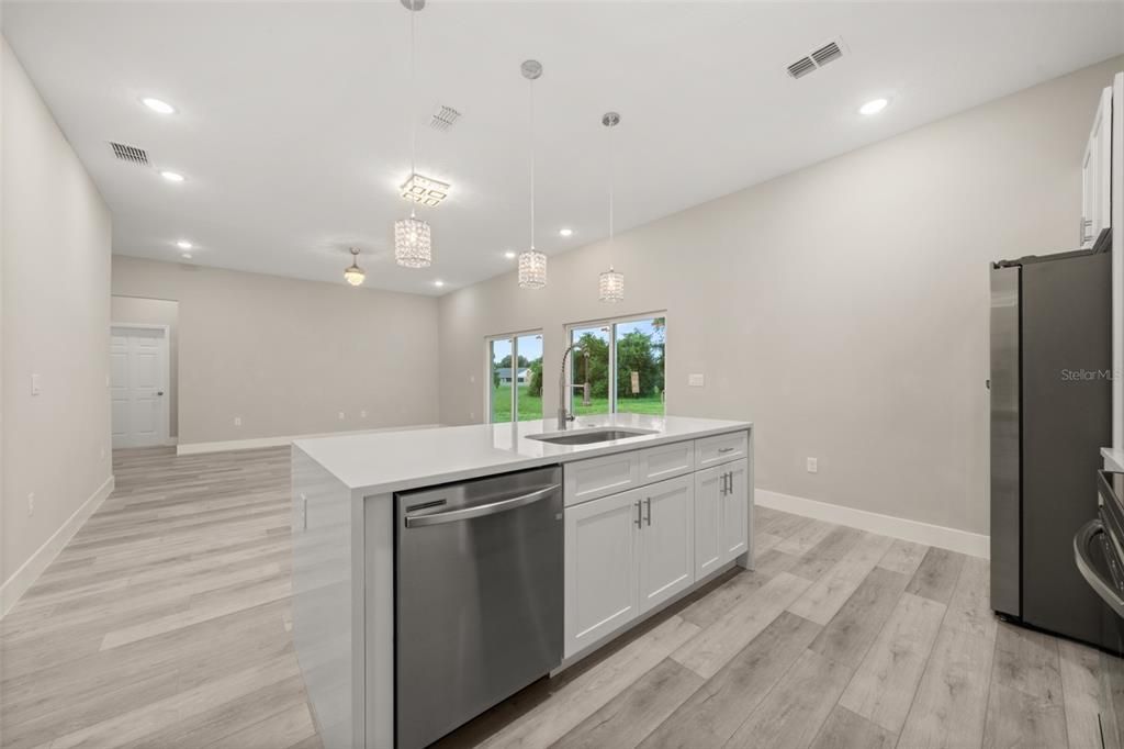 For Sale: $315,000 (3 beds, 2 baths, 1586 Square Feet)