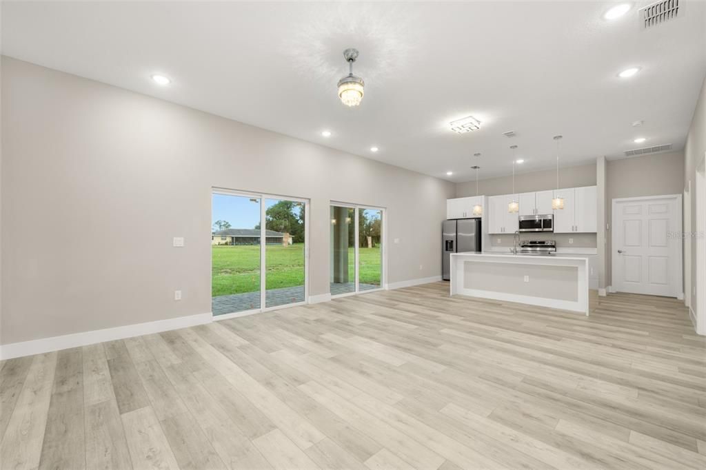 For Sale: $315,000 (3 beds, 2 baths, 1586 Square Feet)