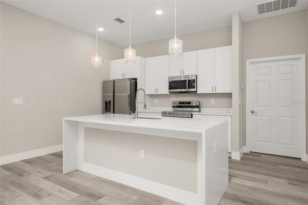 For Sale: $315,000 (3 beds, 2 baths, 1586 Square Feet)