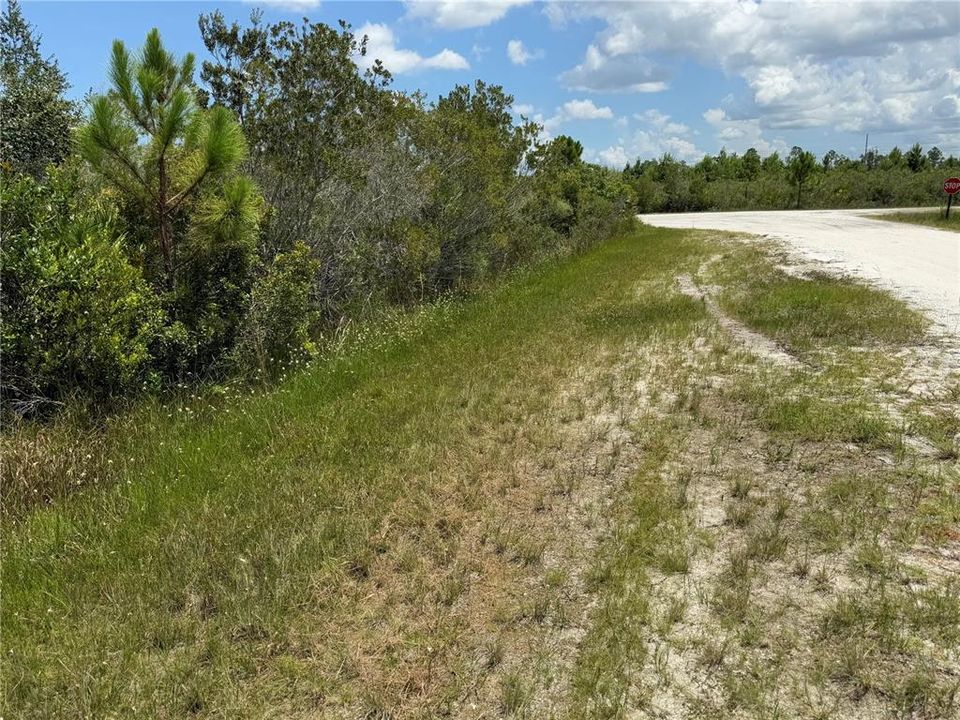 На продажу: $33,000 (0.60 acres)