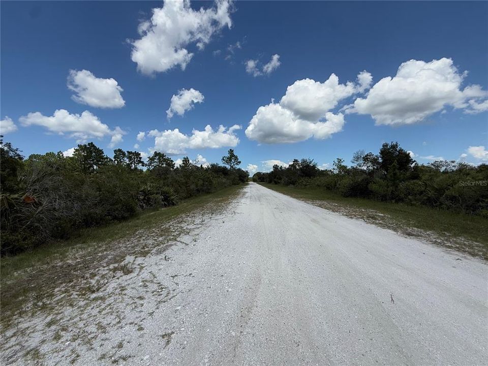 На продажу: $33,000 (0.60 acres)