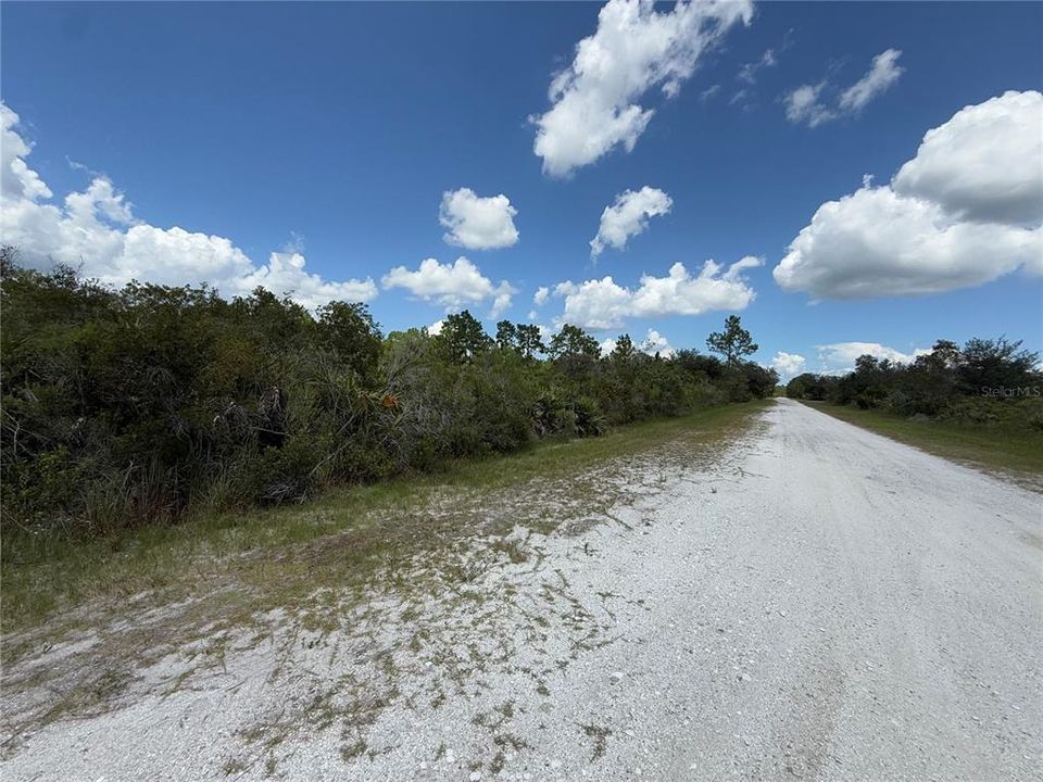 На продажу: $33,000 (0.60 acres)