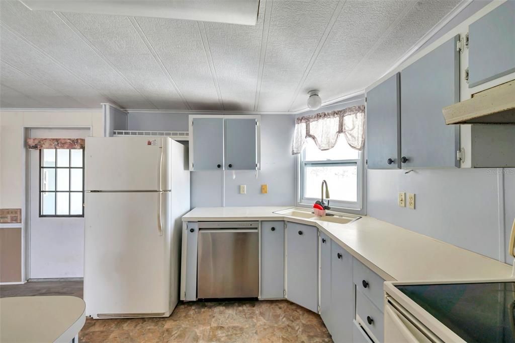 待售: $119,000 (2 贝兹, 2 浴室, 828 平方英尺)