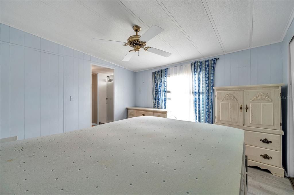 待售: $119,000 (2 贝兹, 2 浴室, 828 平方英尺)