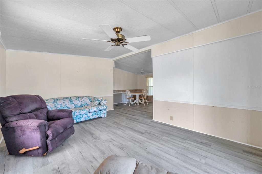 待售: $119,000 (2 贝兹, 2 浴室, 828 平方英尺)