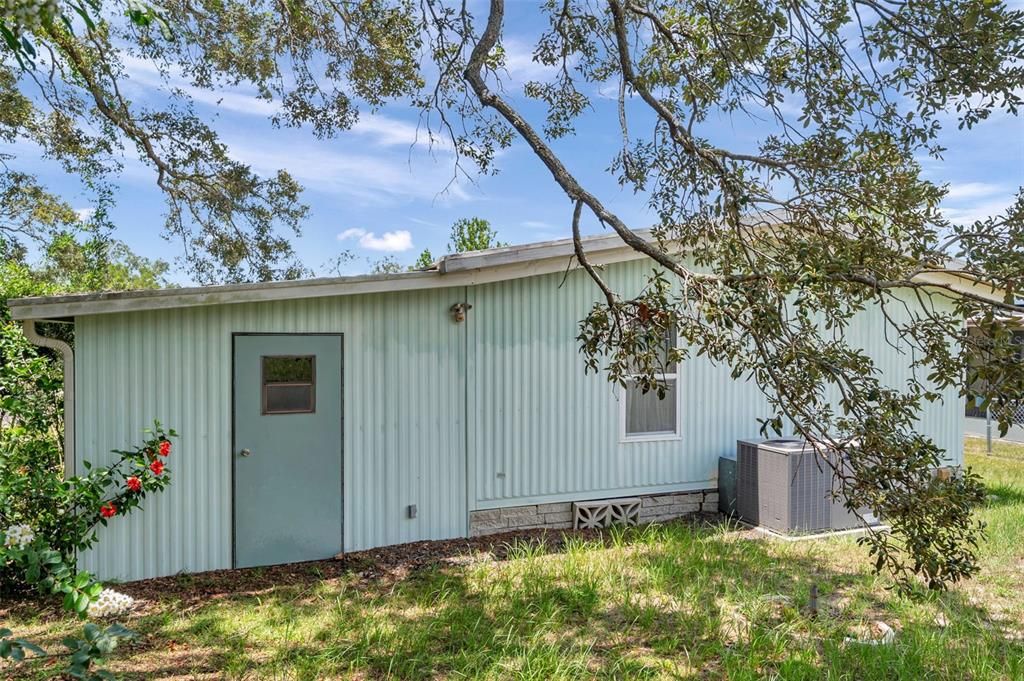 待售: $119,000 (2 贝兹, 2 浴室, 828 平方英尺)