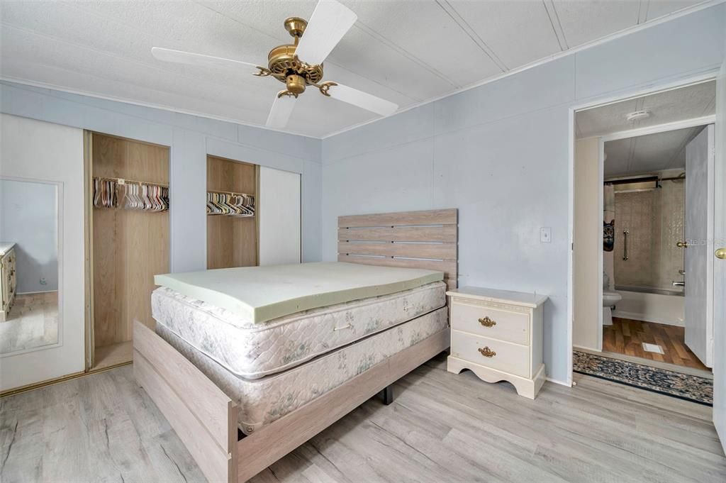 待售: $119,000 (2 贝兹, 2 浴室, 828 平方英尺)