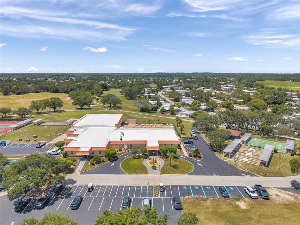 待售: $119,000 (2 贝兹, 2 浴室, 828 平方英尺)