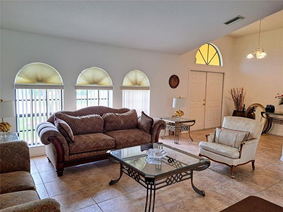 出租: $2,600 (3 贝兹, 2 浴室, 2058 平方英尺)