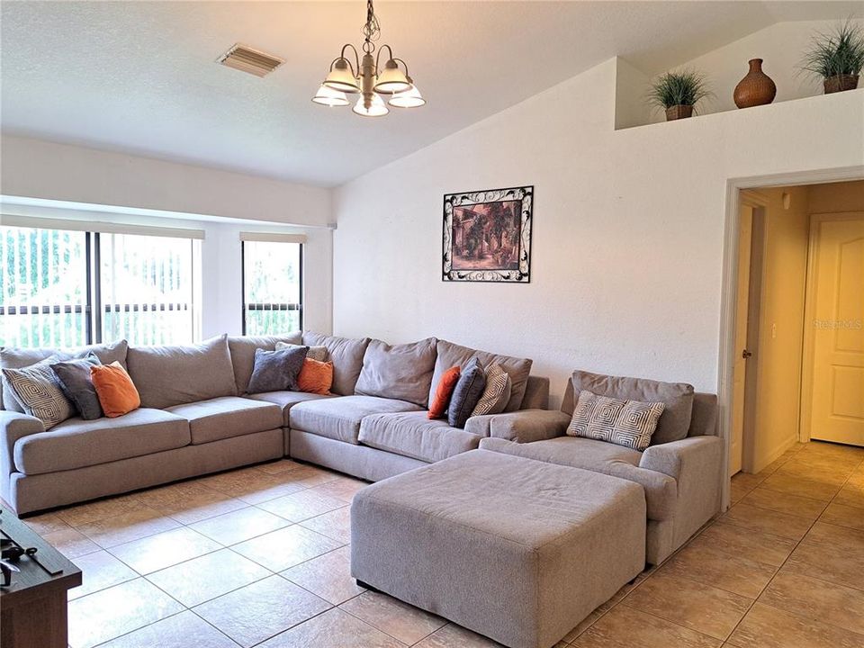 出租: $2,600 (3 贝兹, 2 浴室, 2058 平方英尺)