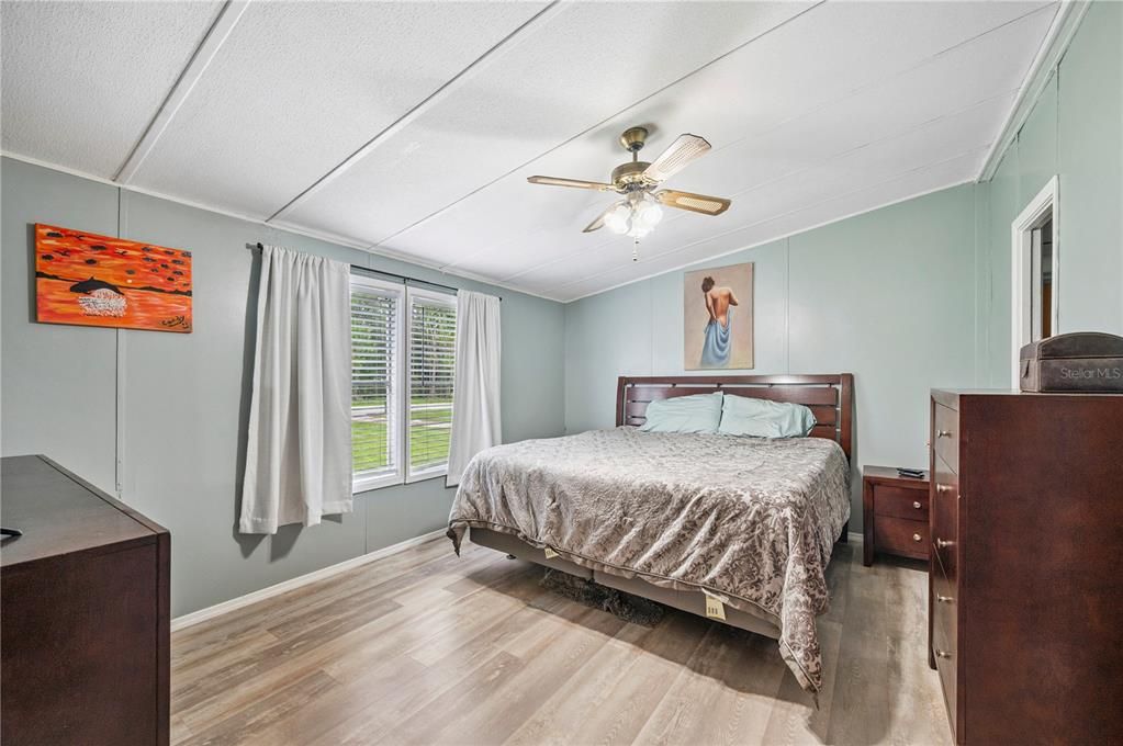 Active With Contract: $275,000 (3 beds, 2 baths, 1464 Square Feet)