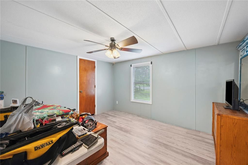Active With Contract: $275,000 (3 beds, 2 baths, 1464 Square Feet)