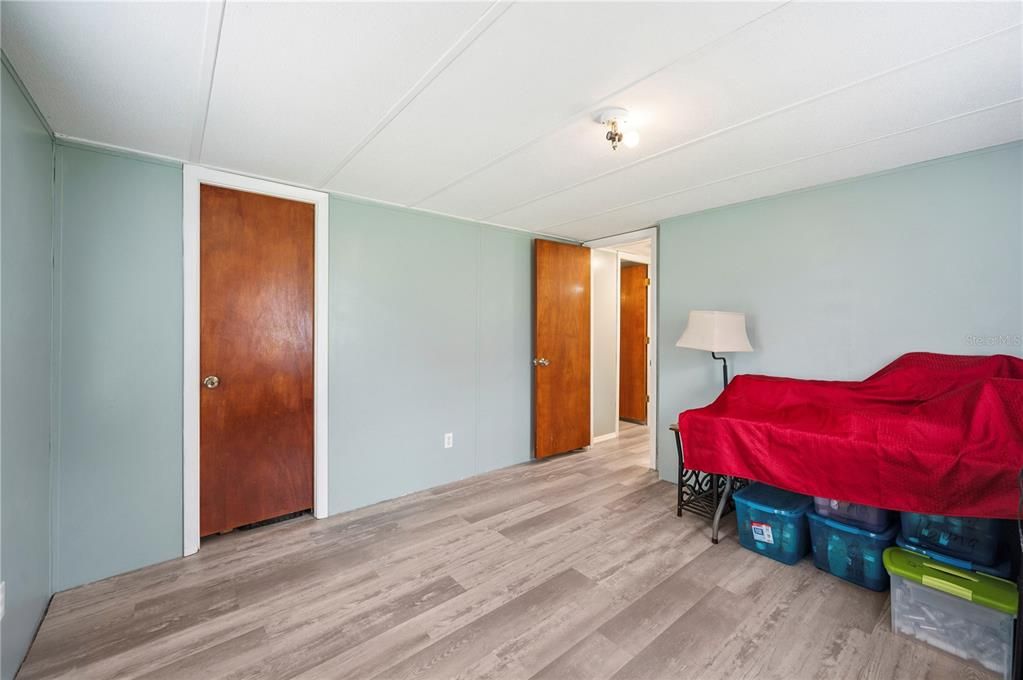 Active With Contract: $275,000 (3 beds, 2 baths, 1464 Square Feet)