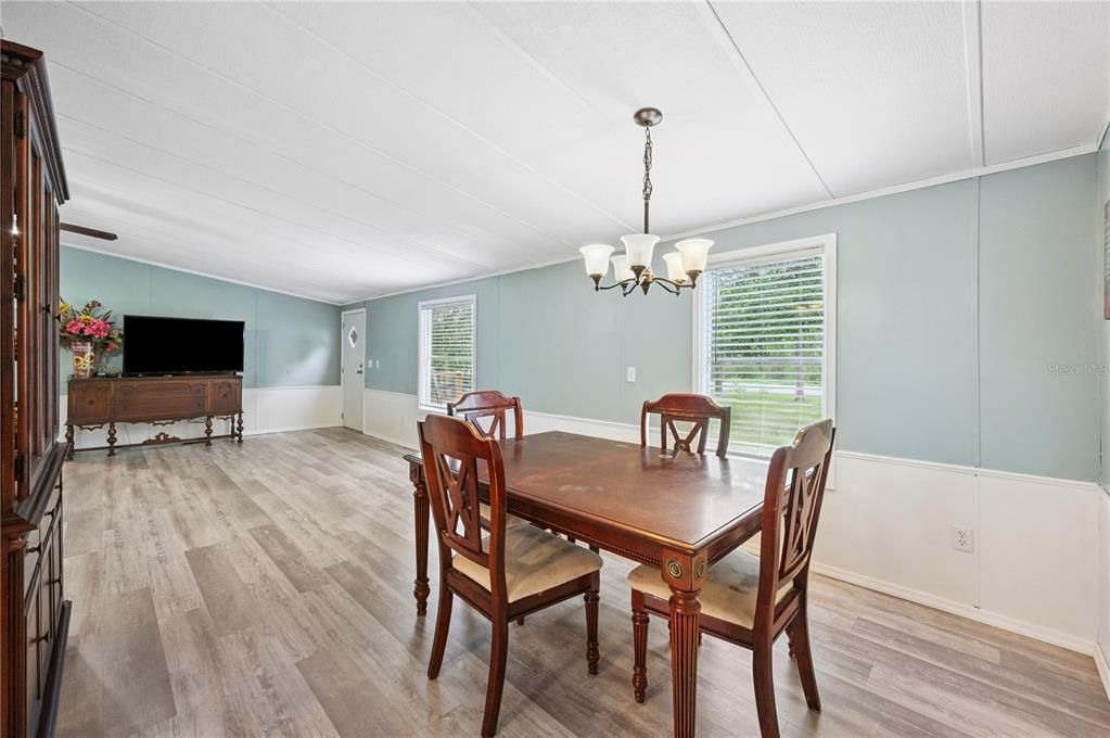 Active With Contract: $275,000 (3 beds, 2 baths, 1464 Square Feet)